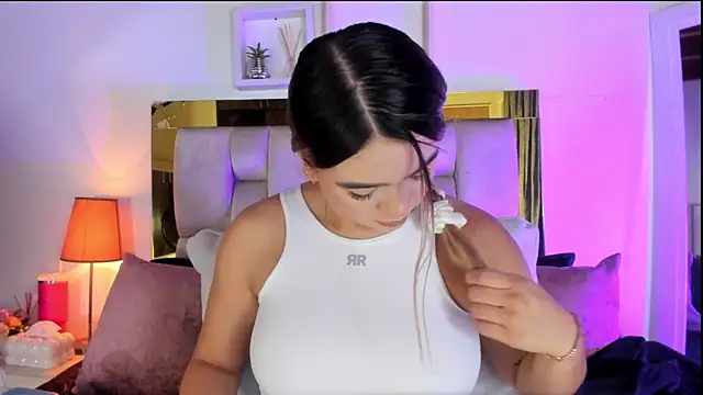 Snapshot of emmy_r chatting on October 2025 12:06:02 PM emmy r online show from October 2025 12:06:02 PM