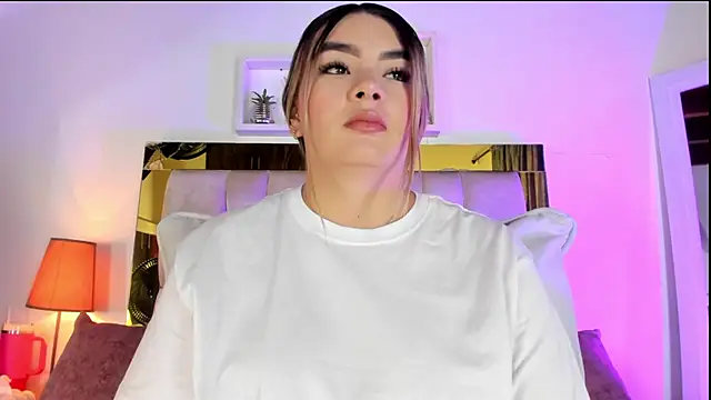 Snapshot of emmy_r chatting on October 2025 12:12:02 PM emmy r online show from October 2025 12:12:02 PM