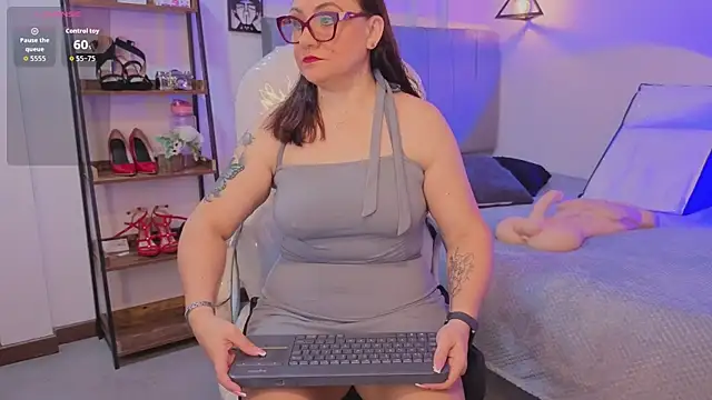 lady nylon  online show from November 2025 01:04:02 PM