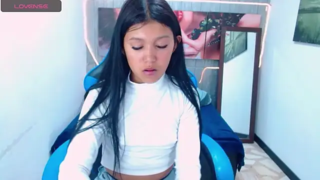 Snapshot of emily_rosse04 chatting on February 2025 11:44:02 AM emily rosse04 online show from February 2025 11:44:02 AM