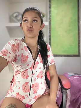 Snapshot of emily_rosse04 chatting on February 2025 01:32:01 PM emily rosse04 online show from February 2025 01:32:01 PM