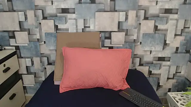 angel dthroatt online show from December 2025 12:14:02 PM