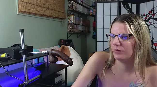 Snapshot of Sarahtineke chatting on December 2024 06:16:01 PM Sarahtineke online show from December 2024 06:16:01 PM