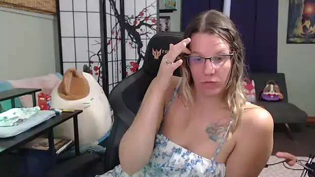 Snapshot of Sarahtineke chatting on October 2025 10:21:02 PM Sarahtineke online show from October 2025 10:21:02 PM