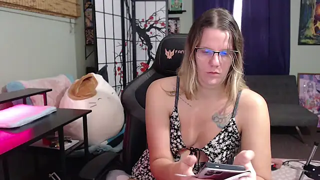 Snapshot of Sarahtineke chatting on November 2025 04:50:01 PM Sarahtineke online show from November 2025 04:50:01 PM