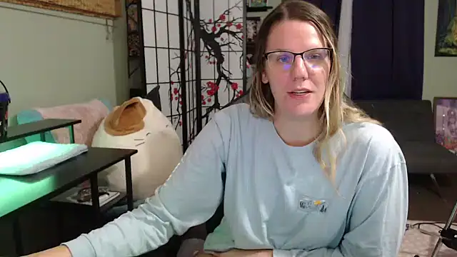 Snapshot of Sarahtineke chatting on November 2025 01:15:02 AM Sarahtineke online show from November 2025 01:15:02 AM