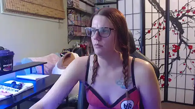 Snapshot of Sarahtineke chatting on May 2026 06:05:01 PM Sarahtineke online show from May 2026 06:05:01 PM