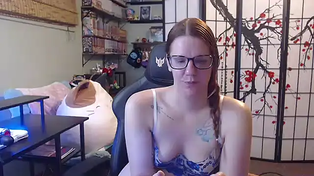 Snapshot of Sarahtineke chatting on May 2026 06:48:02 PM Sarahtineke online show from May 2026 06:48:02 PM