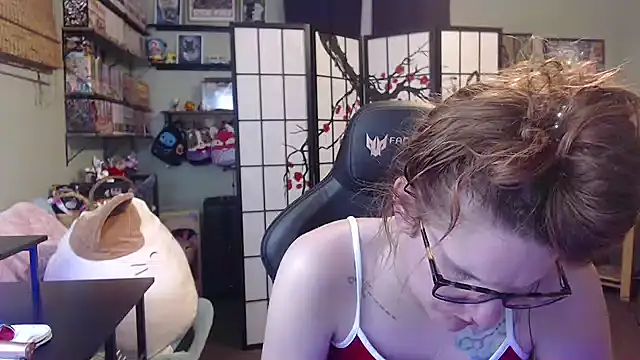 Sarahtineke online show from July 2026 03:23:01 AM