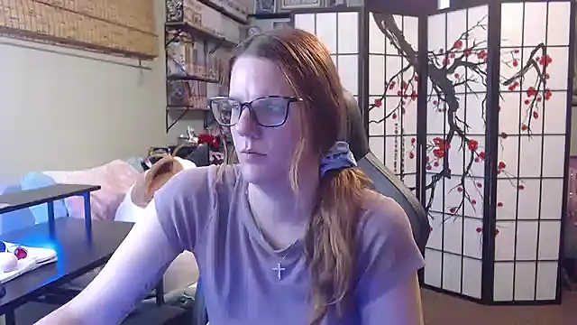 Sarahtineke online show from July 2026 04:22:02 PM