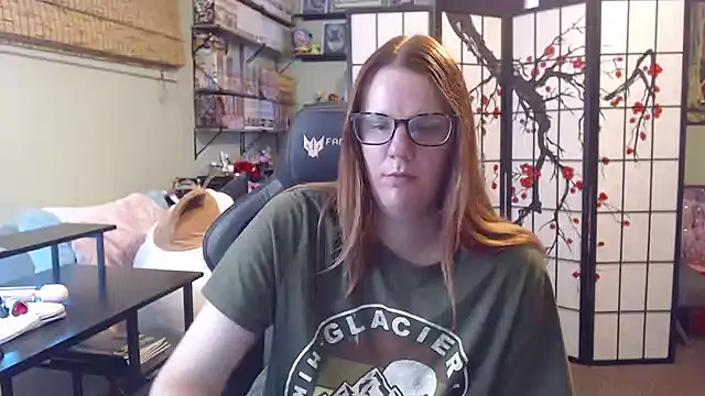 Sarahtineke online show from July 2026 03:59:01 PM