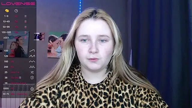 Light Luna online show from November 2025 04:07:01 PM