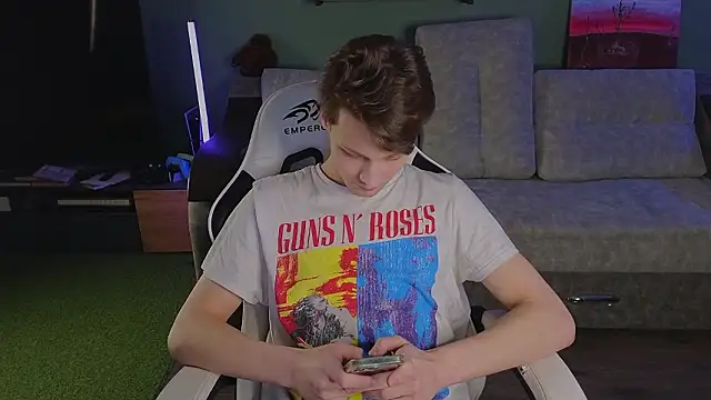 TeddyLiLboy online show from March 2026 06:22:02 PM