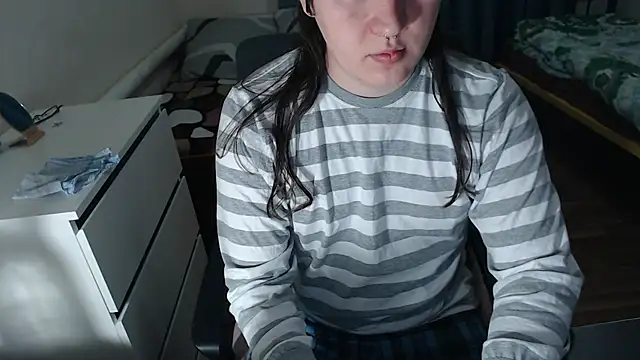 EvaMiron online show from October 2025 12:33:01 PM