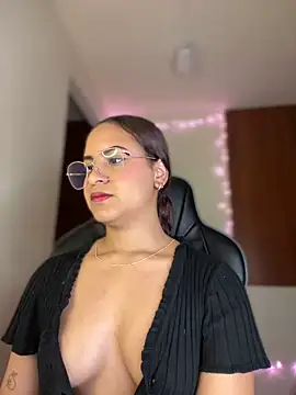 Snapshot of gretta_kler1 chatting on December 2024 11:26:02 PM gretta kler1 online show from December 2024 11:26:02 PM