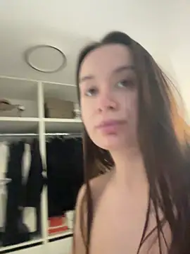 deliaroyal online show from November 2025 01:09:02 PM