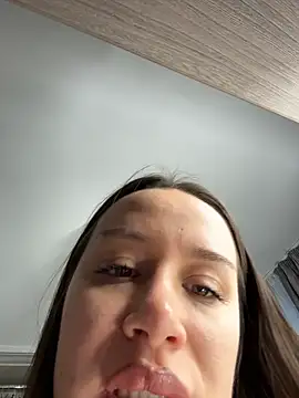 deliaroyal online show from February 2026 01:39:01 PM