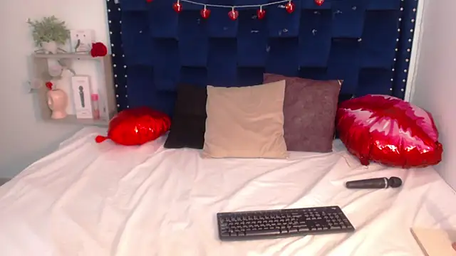 SaraApril 1 online show from February 2025 04:32:01 PM