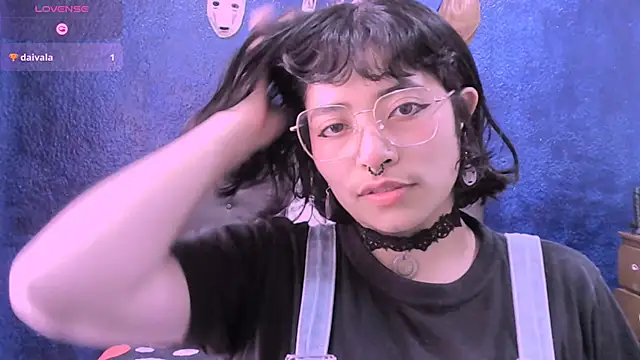 NinaYellow online show from November 2025 02:06:02 PM