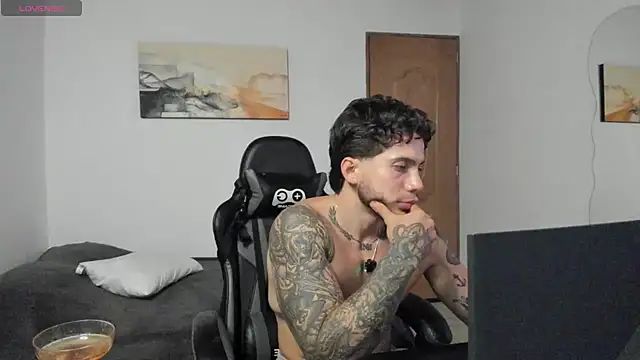 LucianSinclair online show from August 2026 01:04:02 AM