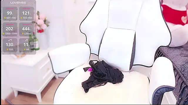 PimChanOK online show from October 2025 12:47:01 PM