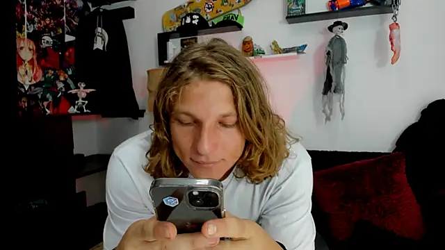 Snapshot of Tom_Krakow chatting on December 2024 09:01:01 PM Tom Krakow online show from December 2024 09:01:01 PM