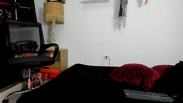 Snapshot of Tom_Krakow chatting on December 2024 11:56:02 PM Tom Krakow online show from December 2024 11:56:02 PM