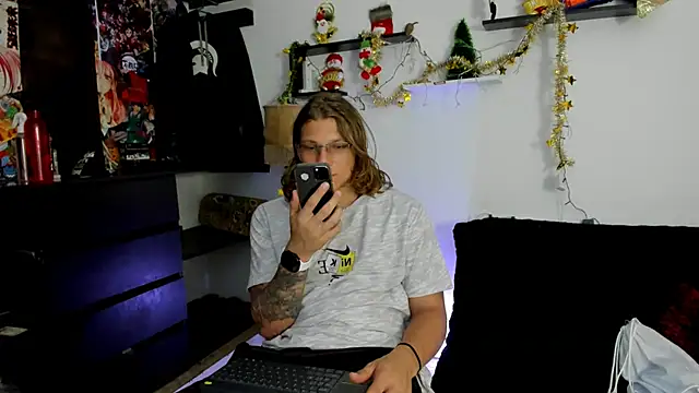 Snapshot of Tom_Krakow chatting on December 2024 08:02:02 PM Tom Krakow online show from December 2024 08:02:02 PM