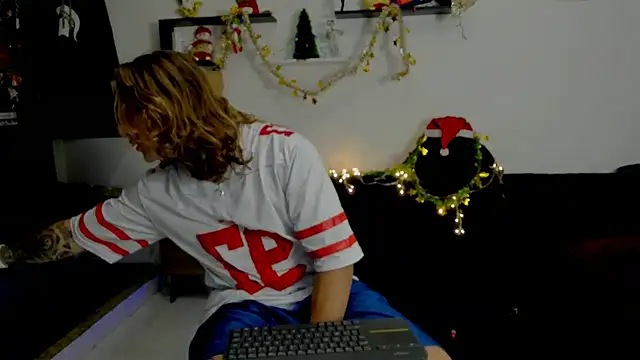 Snapshot of Tom_Krakow chatting on December 2024 07:14:01 PM Tom Krakow online show from December 2024 07:14:01 PM