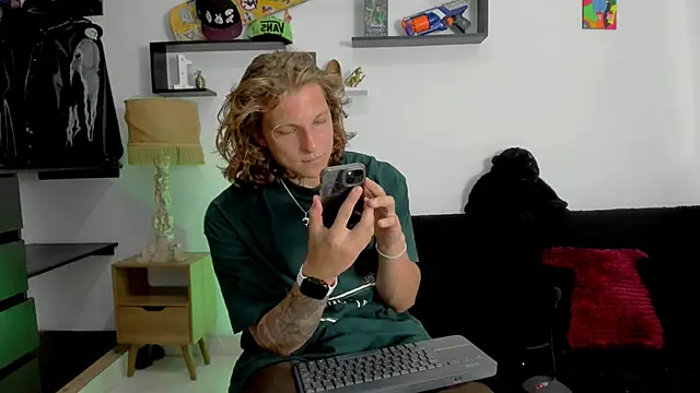 Snapshot of Tom_Krakow chatting on January 2025 07:42:01 PM Tom Krakow online show from January 2025 07:42:01 PM