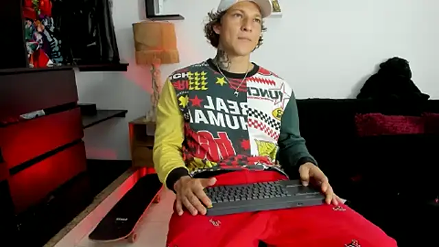 Snapshot of Tom_Krakow chatting on February 2025 08:49:02 PM Tom Krakow online show from February 2025 08:49:02 PM