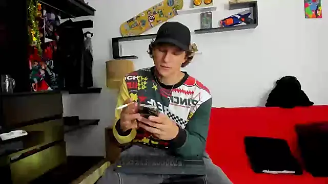 Snapshot of Tom_Krakow chatting on February 2025 07:49:01 PM Tom Krakow online show from February 2025 07:49:01 PM