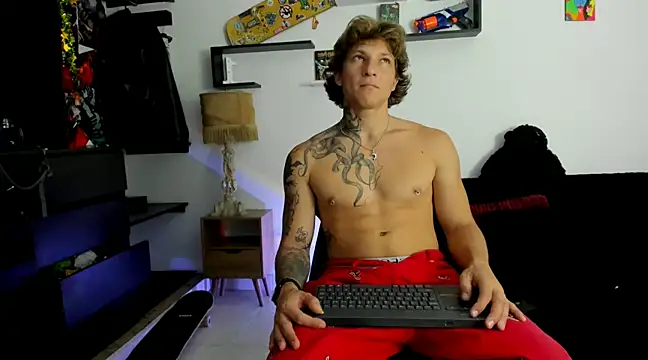 Snapshot of Tom_Krakow chatting on February 2025 09:01:02 PM Tom Krakow online show from February 2025 09:01:02 PM