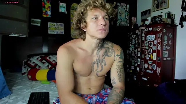 Snapshot of Tom_Krakow chatting on September 2025 03:00:02 PM Tom Krakow online show from September 2025 03:00:02 PM