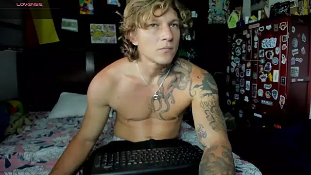 Snapshot of Tom_Krakow chatting on October 2025 09:10:02 PM Tom Krakow online show from October 2025 09:10:02 PM