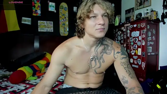 Snapshot of Tom_Krakow chatting on October 2025 03:24:01 PM Tom Krakow online show from October 2025 03:24:01 PM