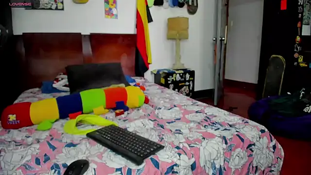 Snapshot of Tom_Krakow chatting on December 2025 03:28:02 PM Tom Krakow online show from December 2025 03:28:02 PM