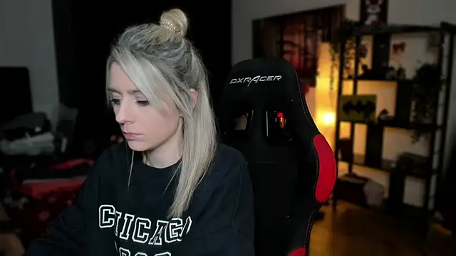 Lisaonthemoon online show from January 2025 07:13:01 PM