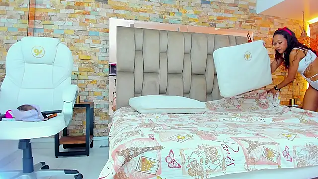 Snapshot of karla_dunn chatting on February 2025 08:06:02 PM karla dunn online show from February 2025 08:06:02 PM