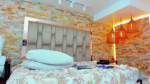 Snapshot of karla_dunn chatting on February 2025 03:07:01 AM karla dunn online show from February 2025 03:07:01 AM