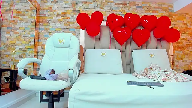 Snapshot of karla_dunn chatting on February 2025 08:01:01 PM karla dunn online show from February 2025 08:01:01 PM