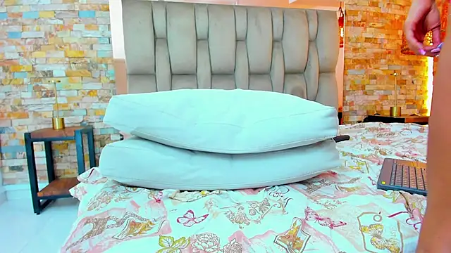 Snapshot of karla_dunn chatting on February 2025 10:58:01 PM karla dunn online show from February 2025 10:58:01 PM