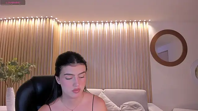 PaulinaSantos  online show from October 2025 05:13:01 PM