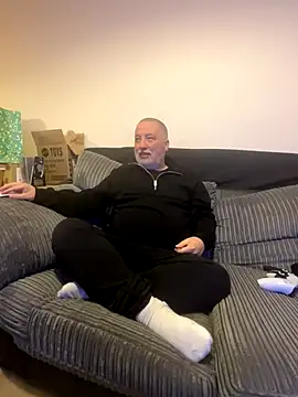 LondonTeffy online show from October 2025 08:40:02 PM