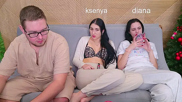 Ksenny online show from December 2025 04:31:02 AM