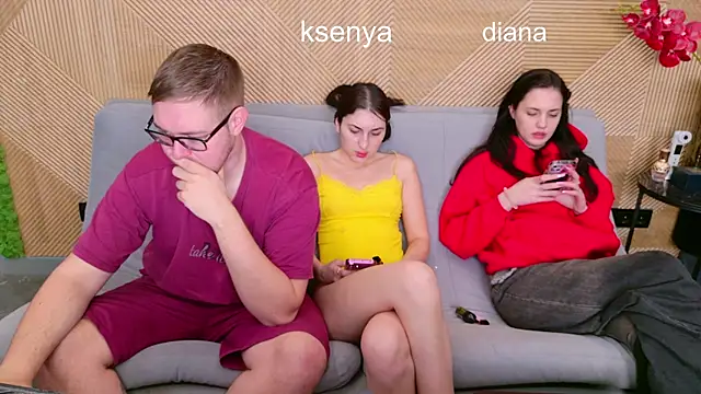 Ksenny online show from April 2026 06:14:01 AM