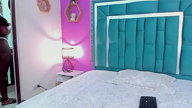 LORENSCOLLINS online show from December 2025 08:48:01 PM