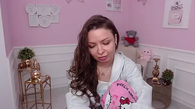 LucySkilar online show from February 2026 05:45:01 AM