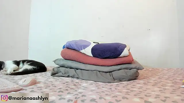 Melaniegirl17 online show from October 2025 07:14:02 PM