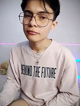 Dmitri Aksnes online show from October 2025 09:45:01 PM